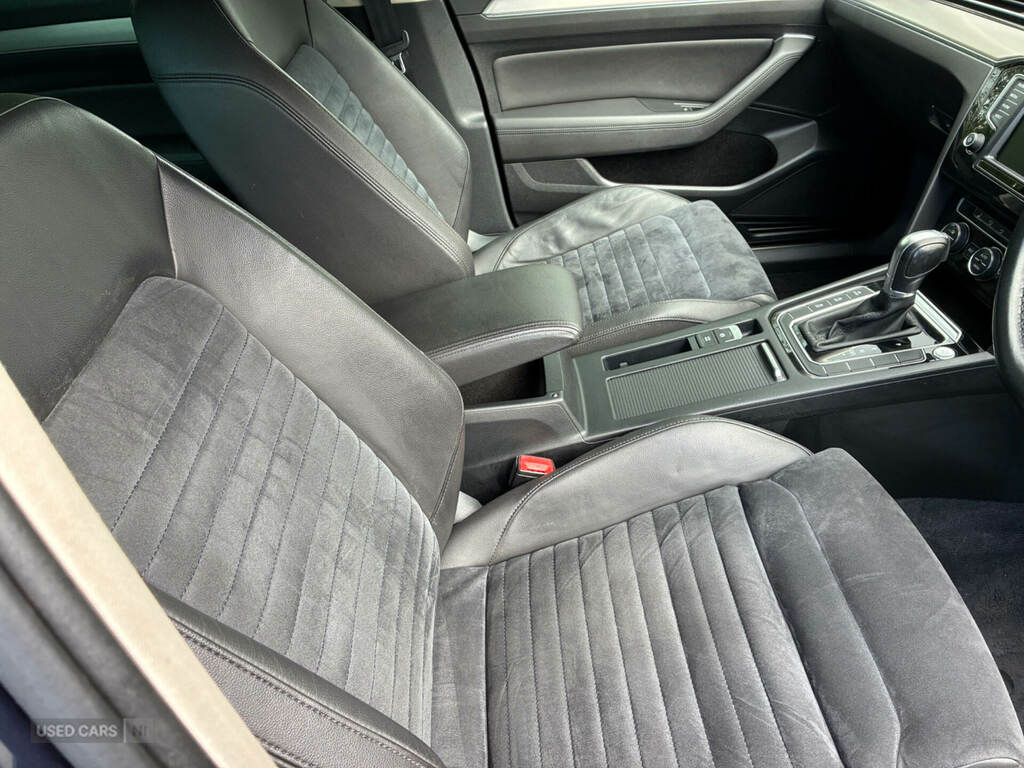 Volkswagen Passat 2.0 Tdi Scr 190 Gt Dsg Blue #2
