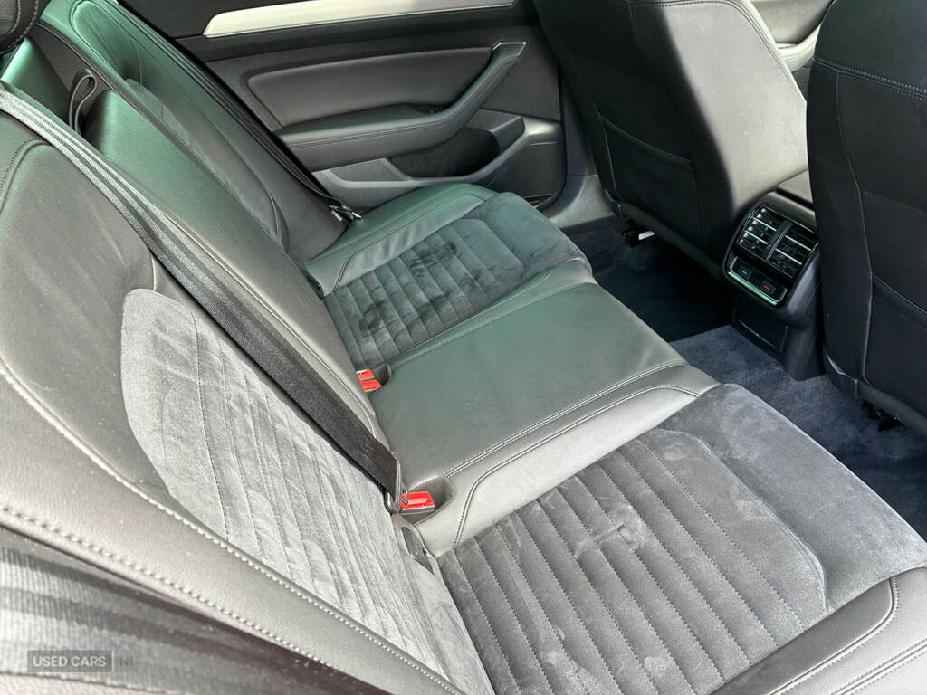 Volkswagen Passat 2.0 Tdi Scr 190 Gt Dsg Blue #3