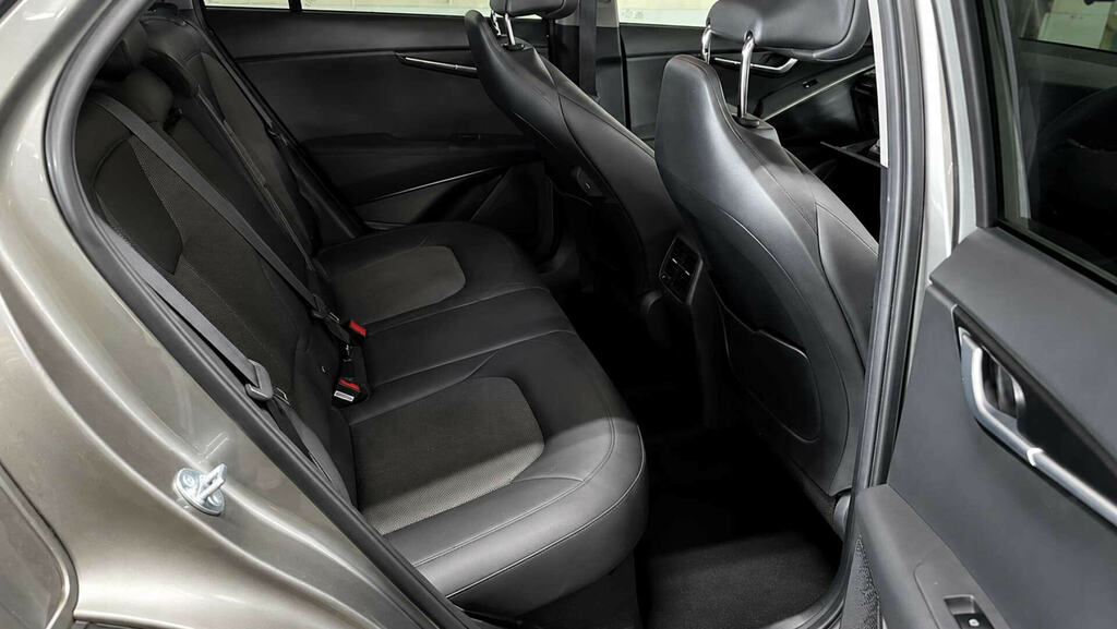 Kia Niro 4 Blue #12