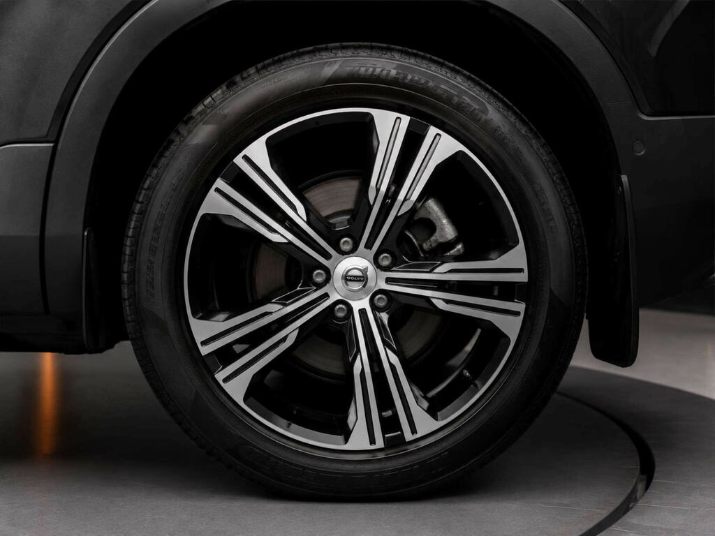 Volvo XC40 R Design Black #10