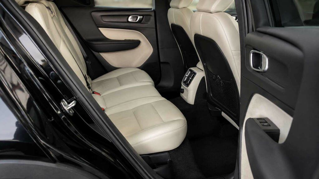 Volvo XC40 R Design Black #11