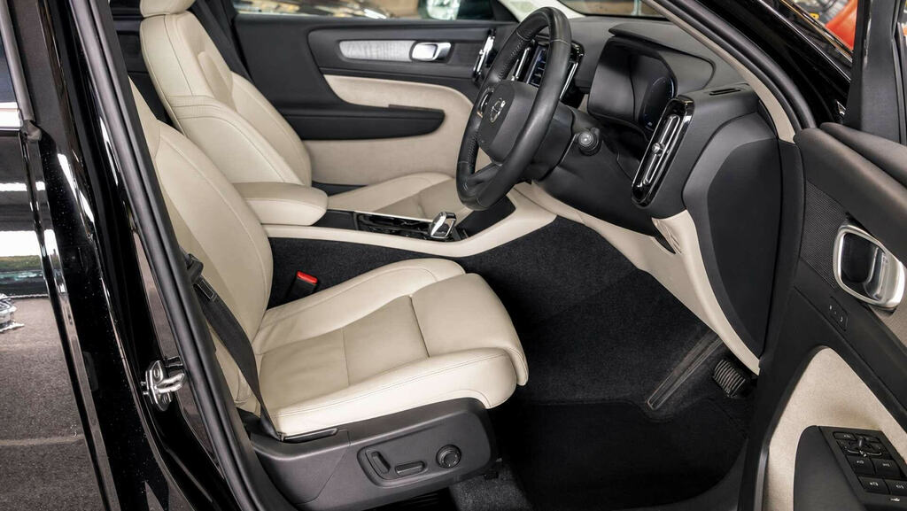 Volvo XC40 R Design Black #12