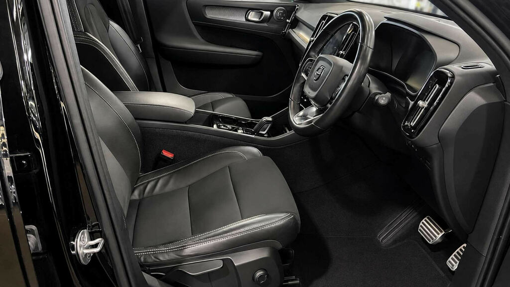 Volvo XC40 Core Black #14