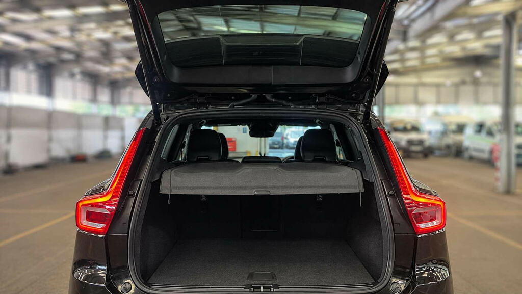Volvo XC40 Core Black #12