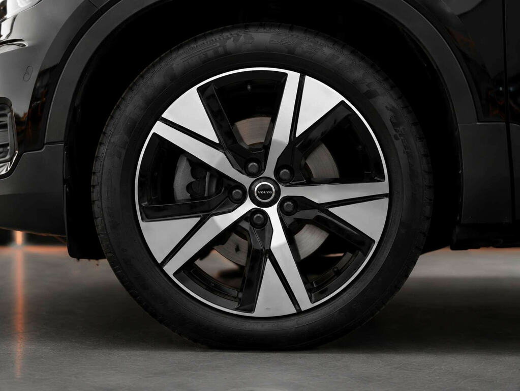 Volvo XC40 Core Black #9