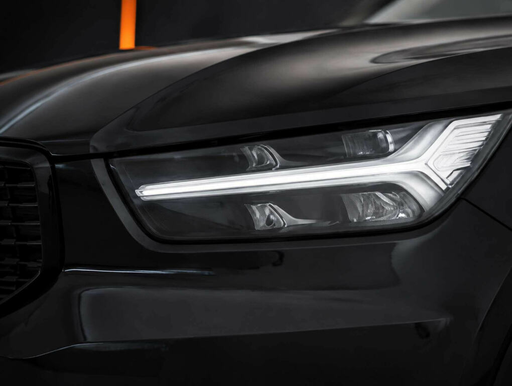 Volvo XC40 Core Black #10