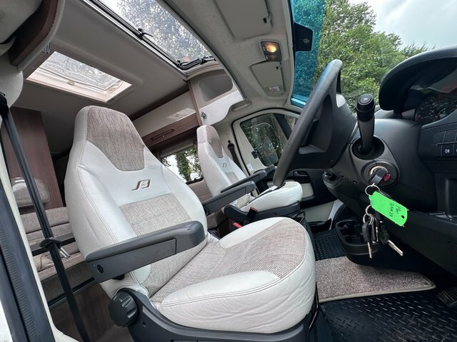 Peugeot Professional L2 White #2