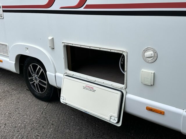 Peugeot Professional L2 White #18
