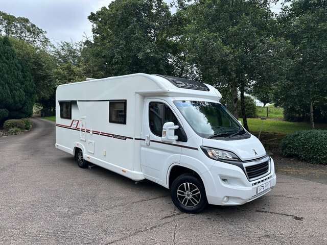Peugeot Professional L2 White #15