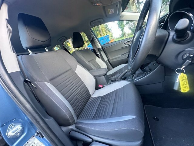 Toyota Auris Vvt-i Icon Hatchback KRZ9077 Blue #3