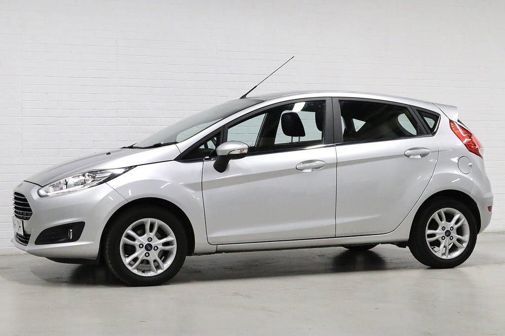 Ford Fiesta Zetec Silver #4