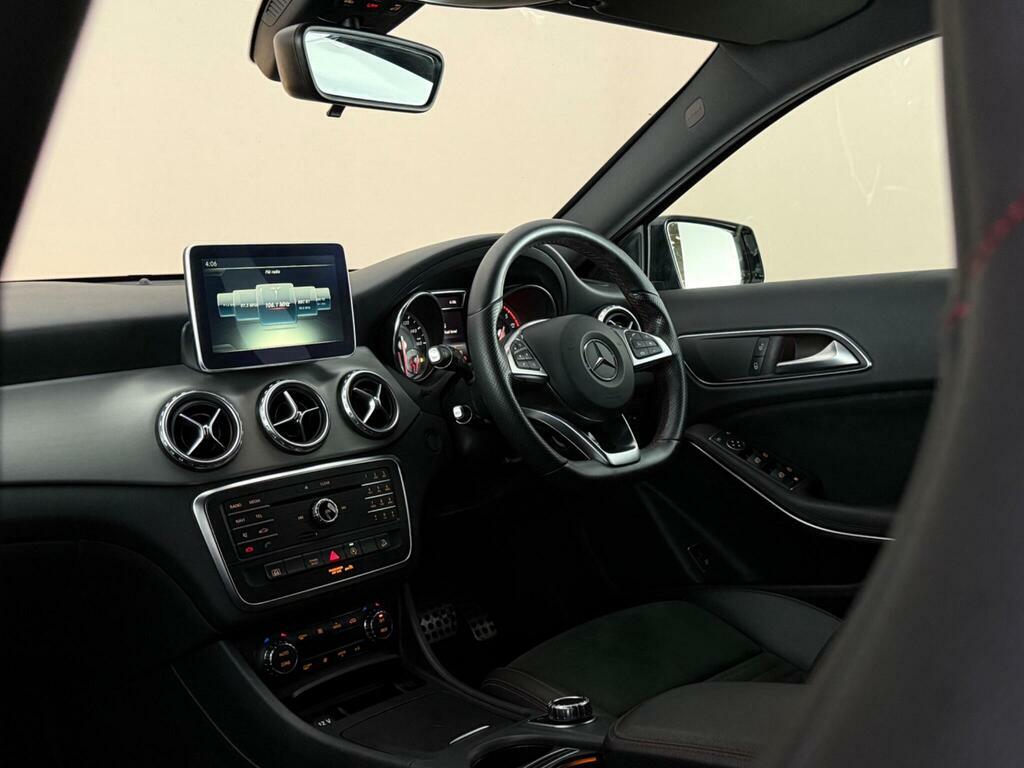Mercedes-Benz GLA Class 2.1 Gla220d Amg Line Suv 7G-dct 4Matic Black #4