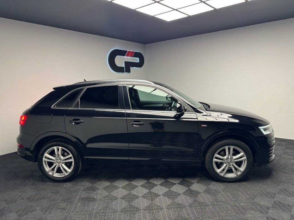 Audi Q3 2L S Line LR16EUM Black #5
