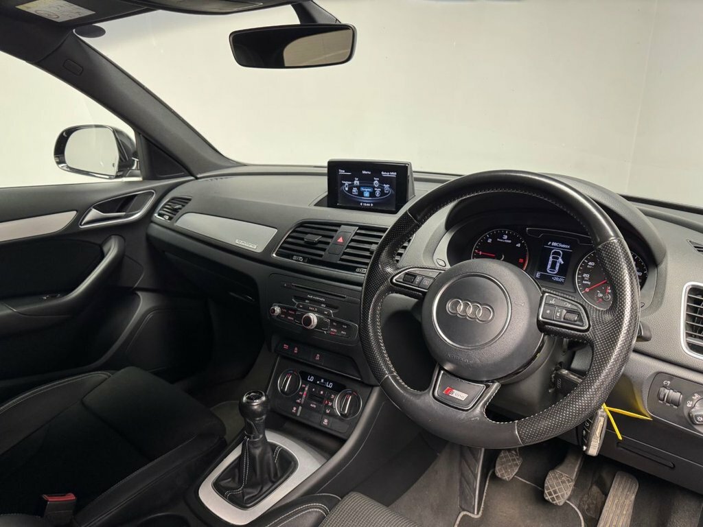 Audi Q3 2L S Line LR16EUM Black #3