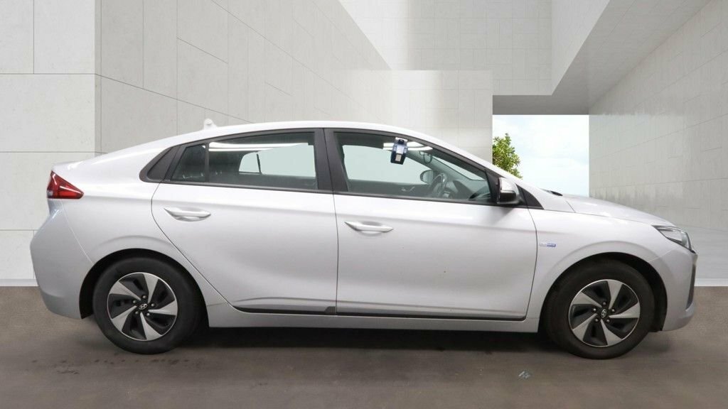 Hyundai Ioniq 1.6L Se Silver #5