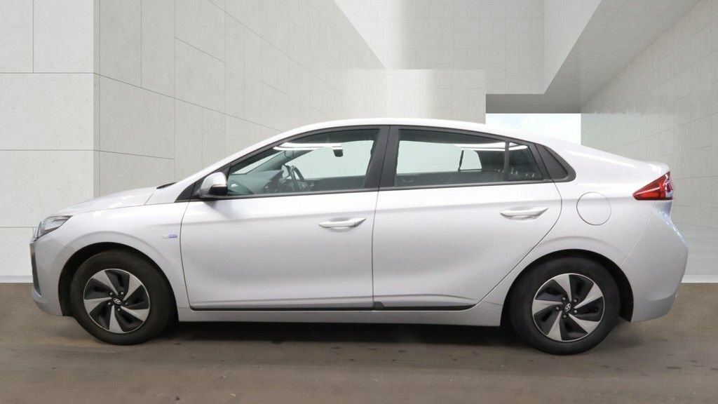 Hyundai Ioniq 1.6L Se Silver #6