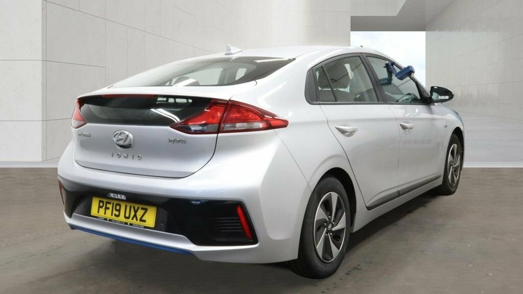 Hyundai Ioniq 1.6L Se Silver #4