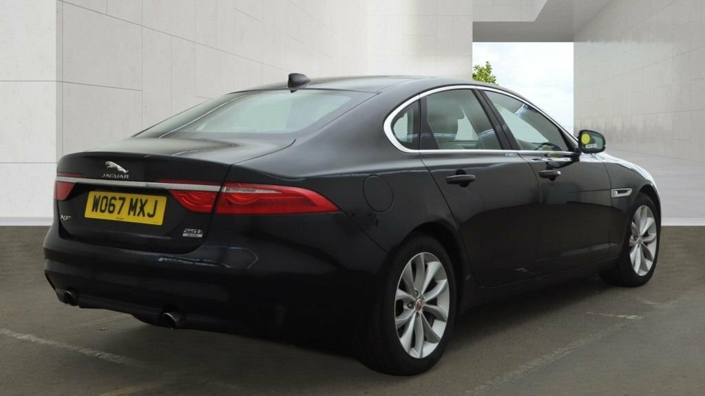 Jaguar XF 2L Portfolio Black #4