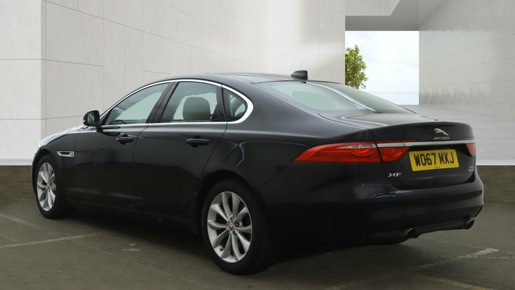 Jaguar XF 2L Portfolio Black #3