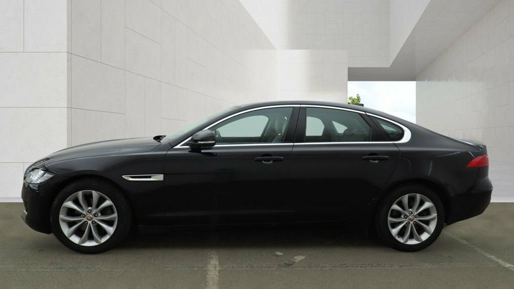 Jaguar XF 2L Portfolio Black #6