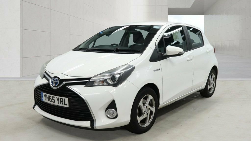 Toyota Yaris 1.5L Icon White #2