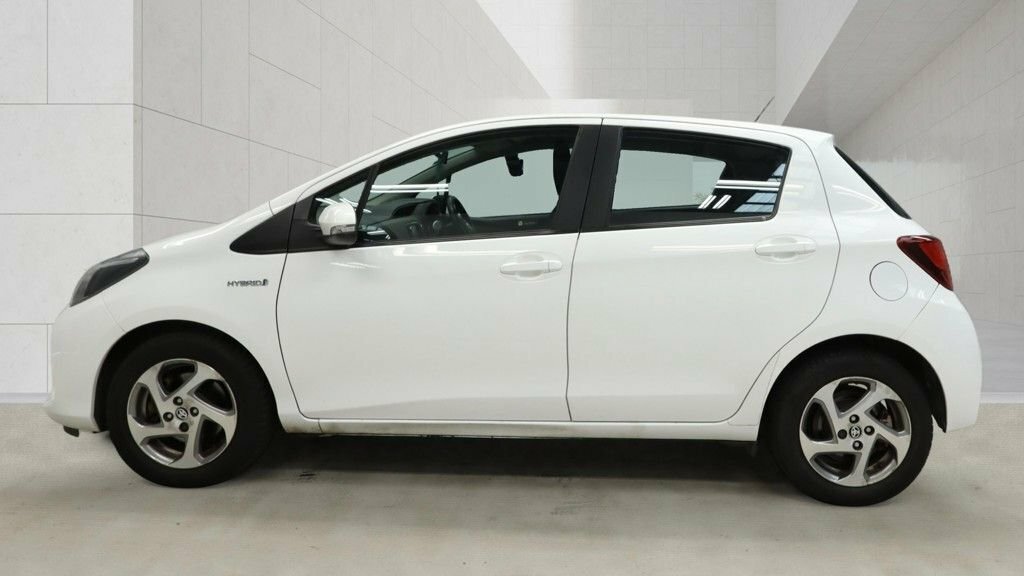 Toyota Yaris 1.5L Icon White #6