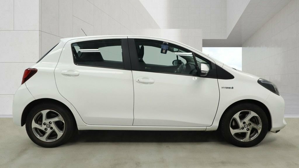 Toyota Yaris 1.5L Icon White #5
