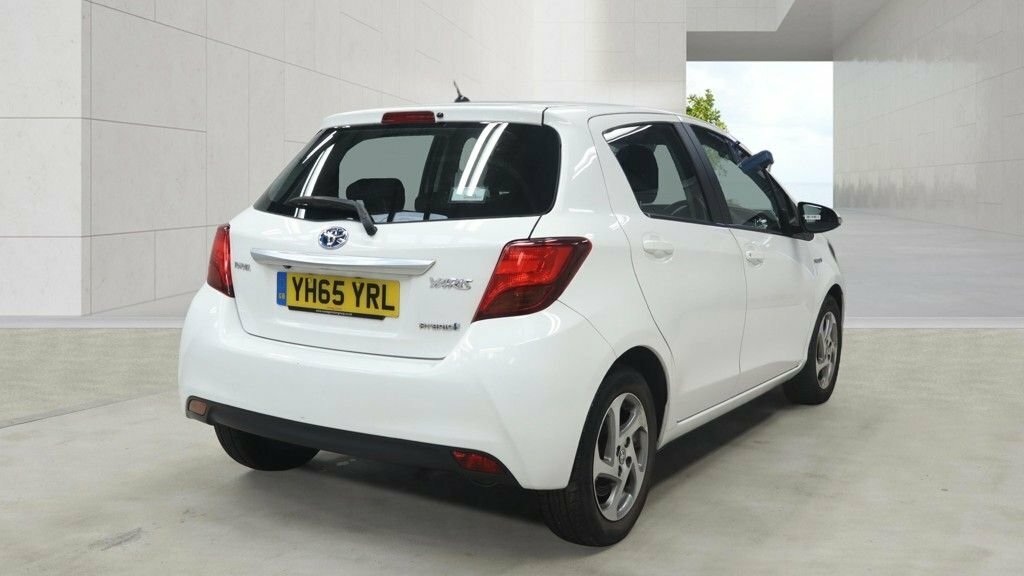 Toyota Yaris 1.5L Icon White #4