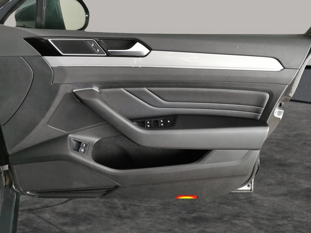 Volkswagen Passat R-line Grey #19