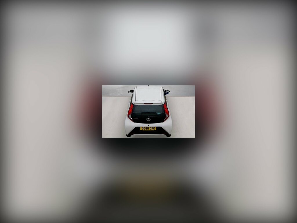 Toyota Aygo 1.0 Vvt-i X-play X-shift Euro 6 White