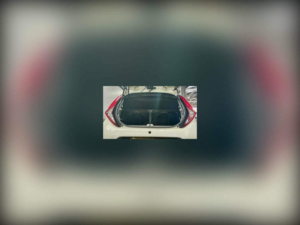 Toyota Aygo 1.0 Vvt-i X-play X-shift Euro 6 DG68OAO White #2