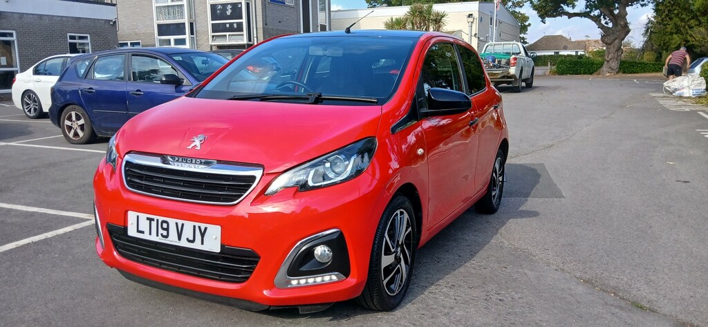 Peugeot 108 Hatchback 1.0 Allure 2019 Red #4