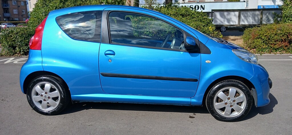 Peugeot 107 Hatchback Red #9