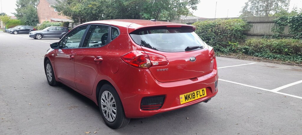 Kia Ceed 1.6 Crdi 1 Red #4