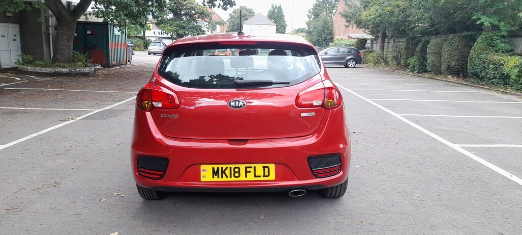 Kia Ceed 1.6 Crdi 1 Red #6