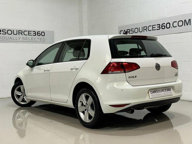 Volkswagen Golf 2015 1.6 Tdi Bluemotion Tech Match Hatchback D White #3