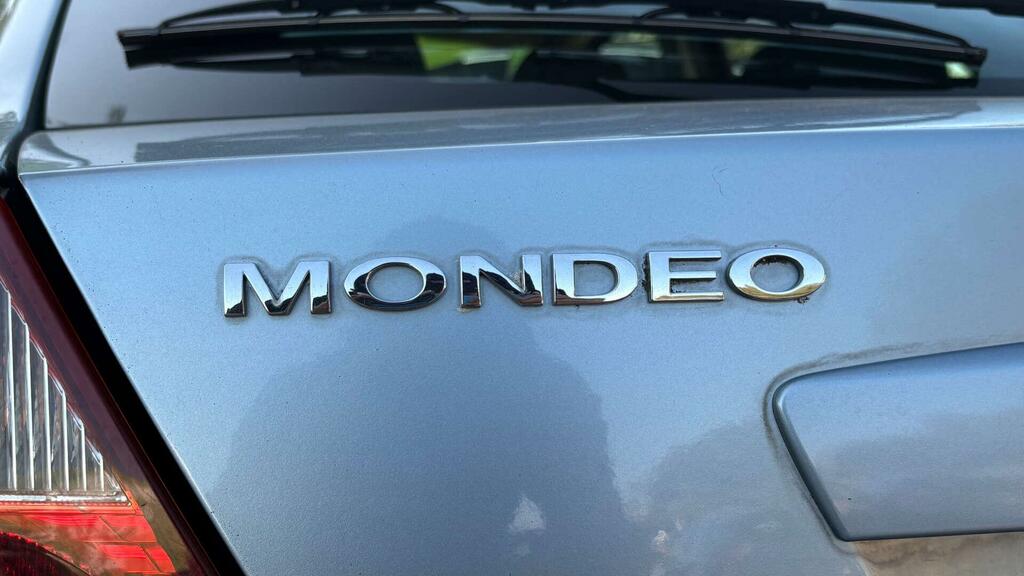 Ford Mondeo Hatchback Silver #37