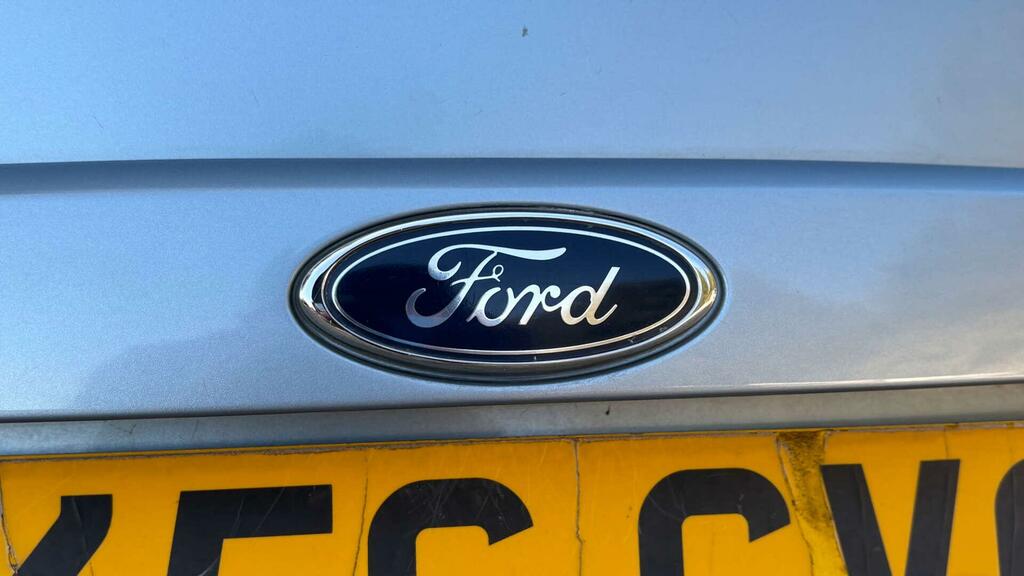 Ford Mondeo Hatchback Silver #36
