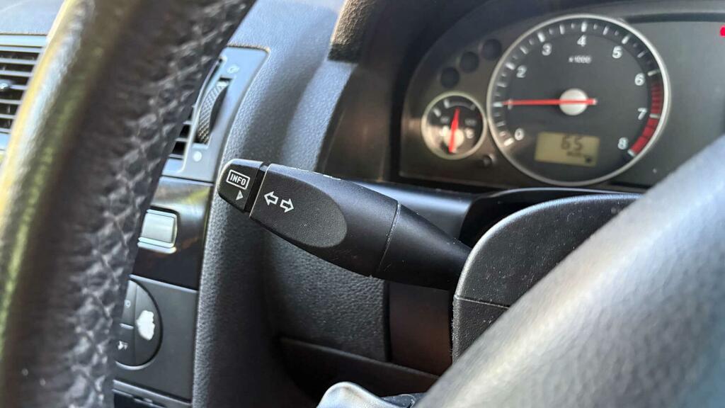 Ford Mondeo Hatchback Silver #18
