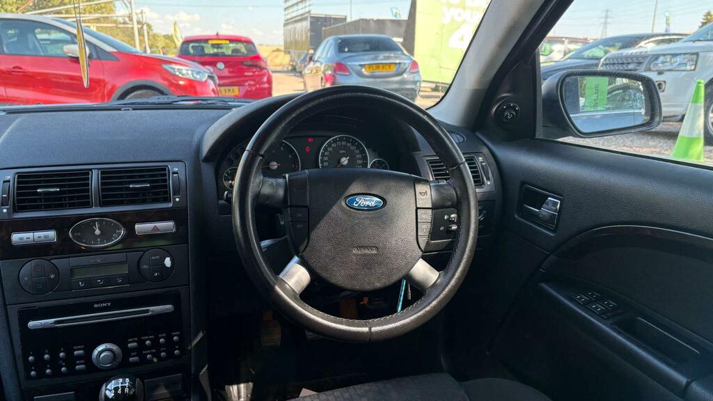 Ford Mondeo Hatchback Silver #15