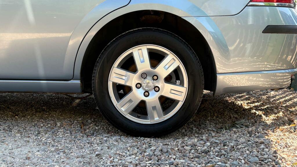 Ford Mondeo Hatchback Silver #27