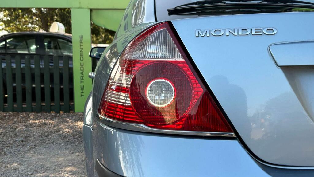 Ford Mondeo Hatchback Silver #34