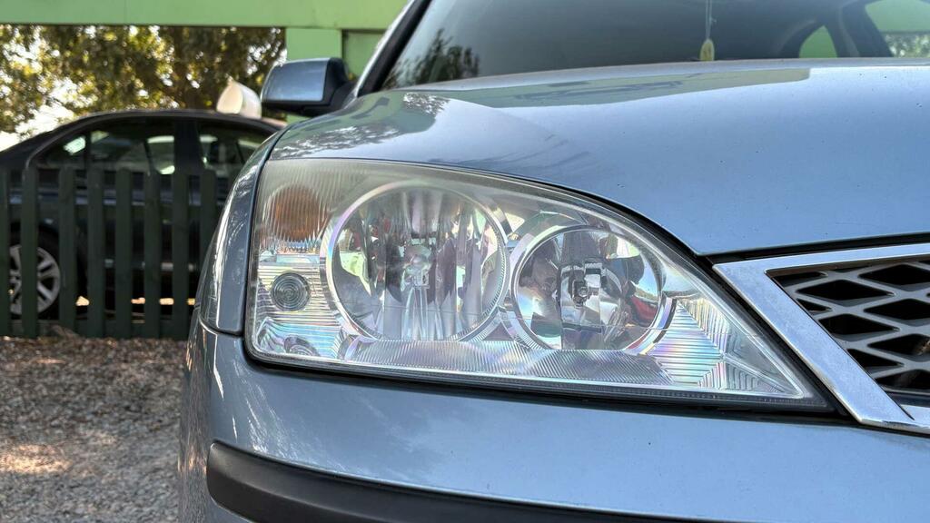 Ford Mondeo Hatchback Silver #33