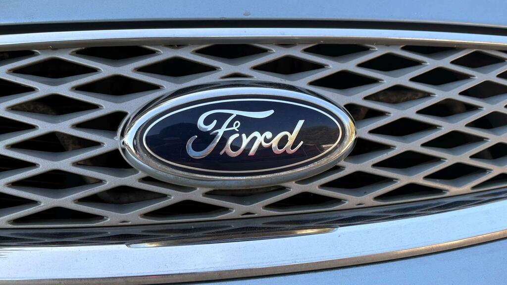 Ford Mondeo Hatchback Silver #35