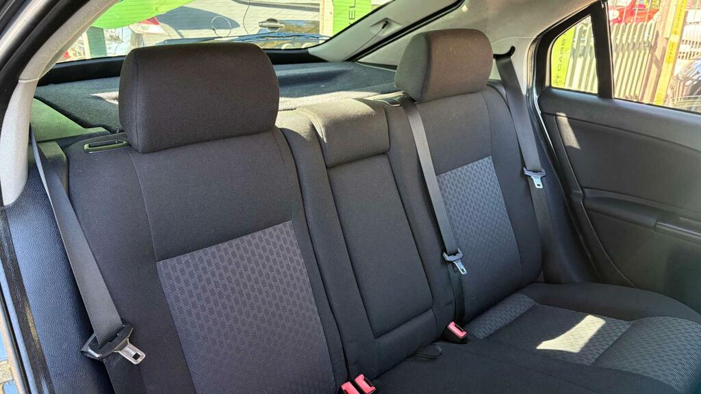 Ford Mondeo Hatchback Silver #9
