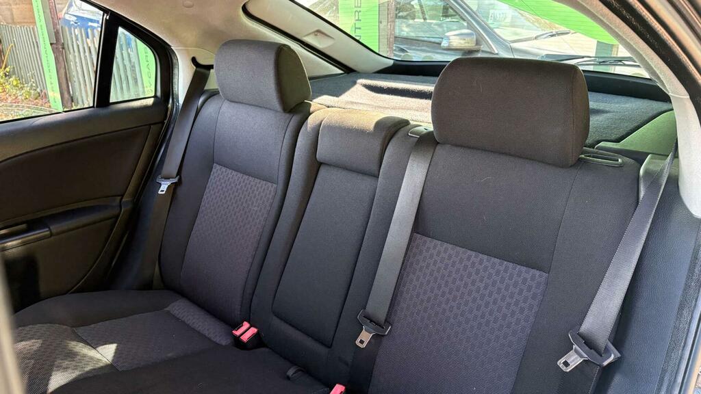 Ford Mondeo Hatchback Silver #10