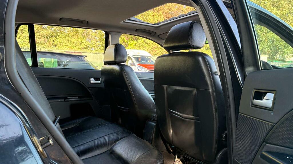 Ford Mondeo Hatchback Grey #9