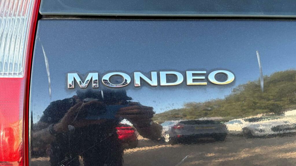 Ford Mondeo Hatchback Grey #38