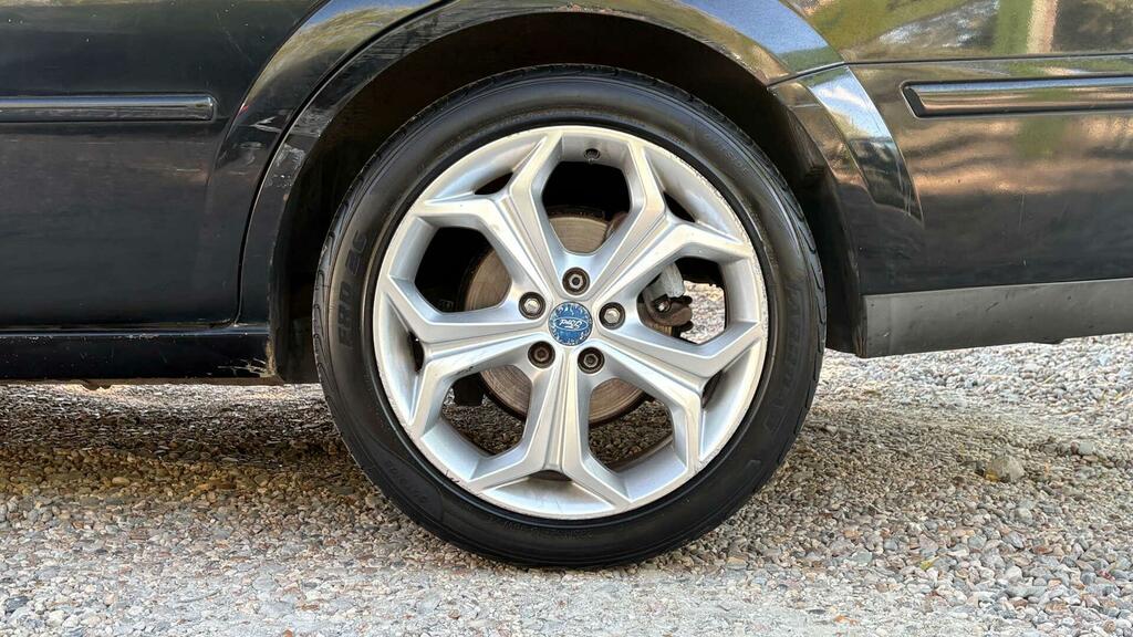 Ford Mondeo Hatchback Grey #31