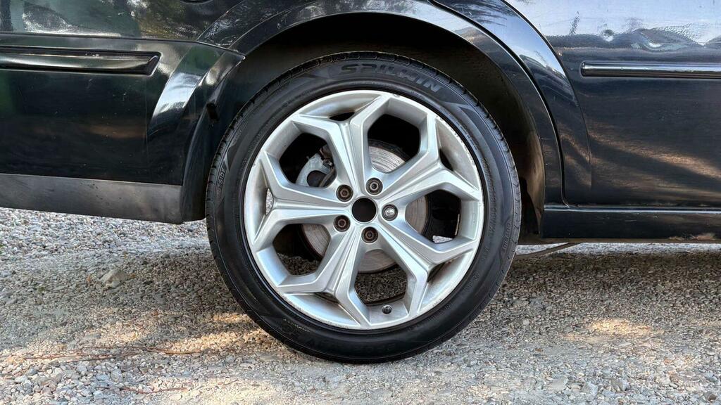 Ford Mondeo Hatchback Grey #30